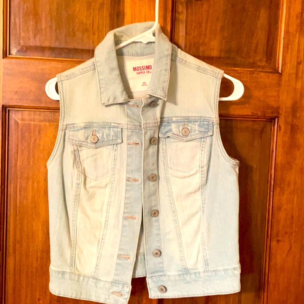 Size M- light blue, jean vest.